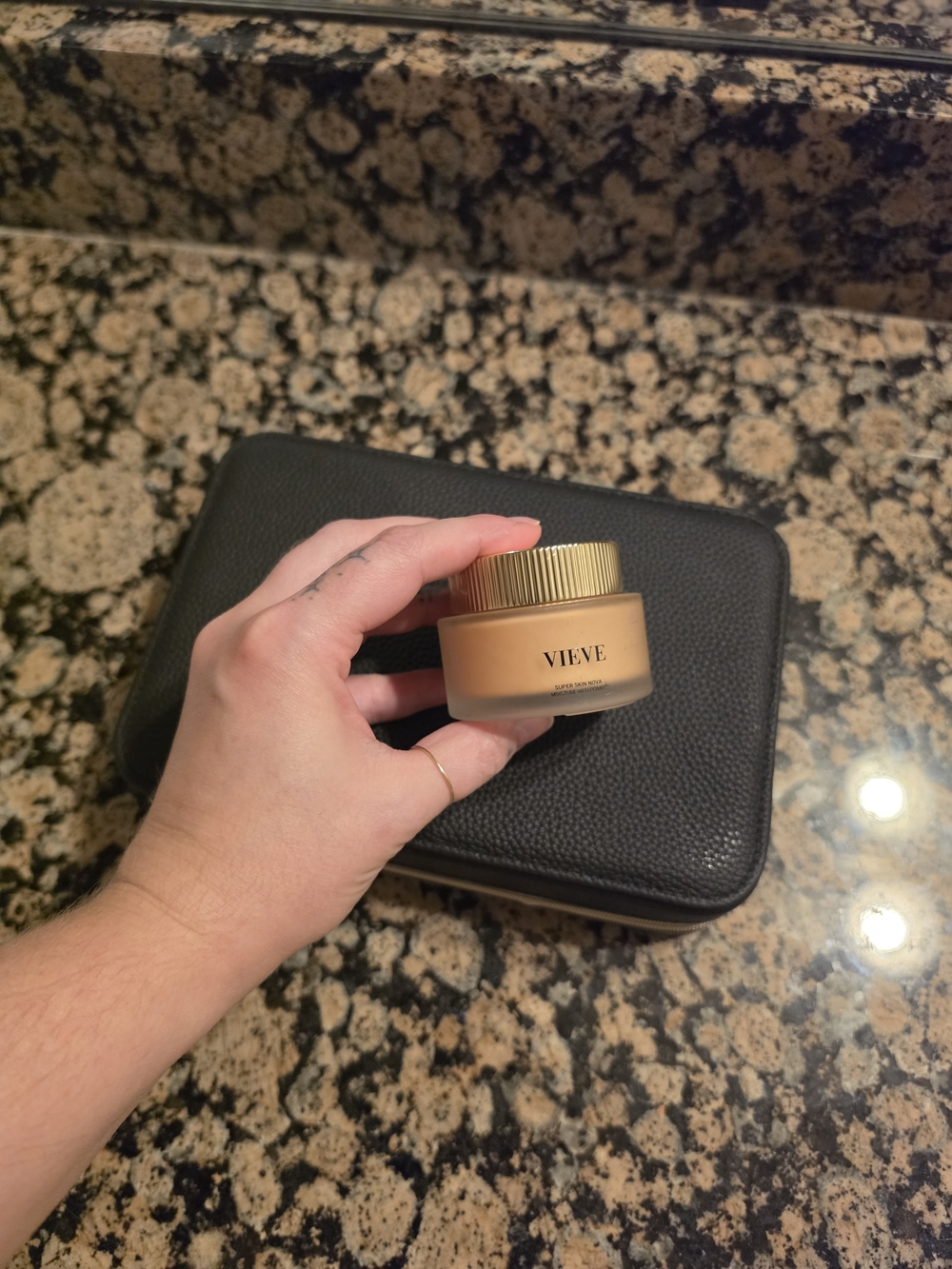 Vieve Face Cream in Gold Jar